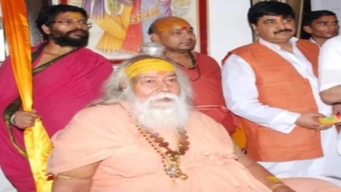 मेरठ के ब्रहमपुरी स्थित संजय शर्मा के निवास पर जगतगुरू शंकराचार्य श्री स्वरूपानंद सरस्वती जी महाराज