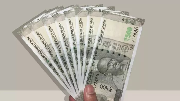 खर्च और बचत के लिए अलग-अलग बैंक अकाउंट रखना चाहिए।