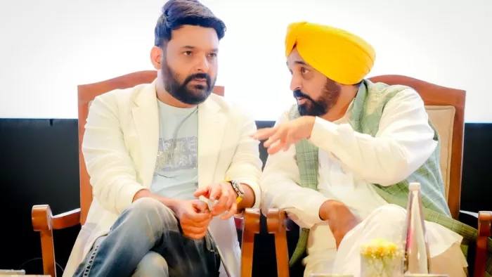 टूरिज्म समिट एवं ट्रैवल मार्ट के उद्घाटन समारोह में मुख्यमंत्री भगवंत मान के साथ कॉमेडियन किंग कपिल शर्मा