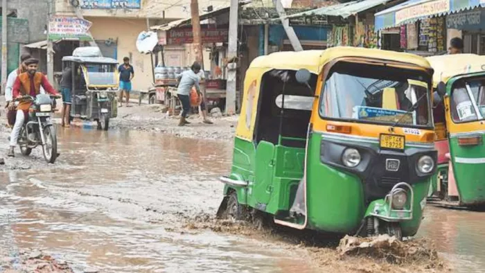 नंदग्राम में वर्षा के बाद हो रहा जलभराव।