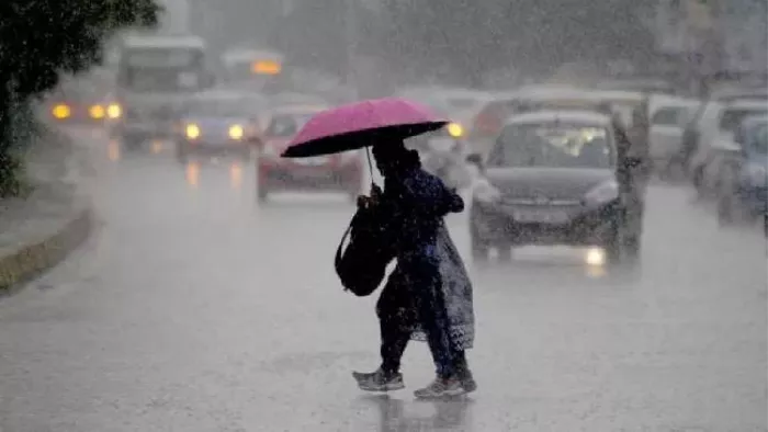 कई स्थानों पर वर्षा और बादलों ने गिराया तापमान (फाइल फोटो)