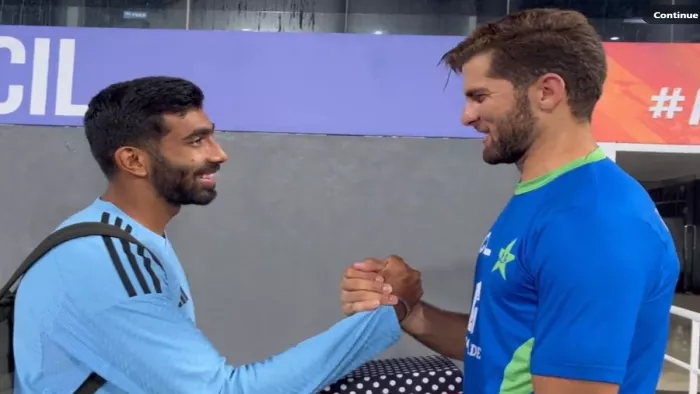 Shaheen Shah Afridi ने Jasprit Bumrah को पिता बनने का दिया खास गिफ्ट