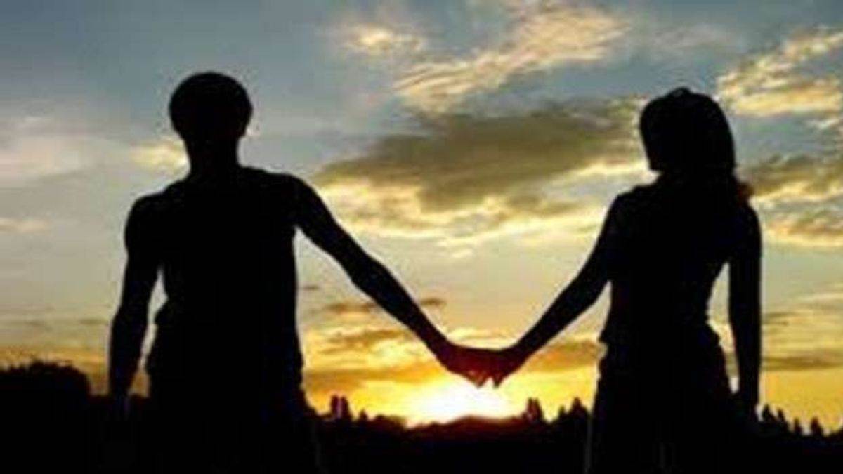 government school primary teacher love story run away with girlfriend shamli news in hindi