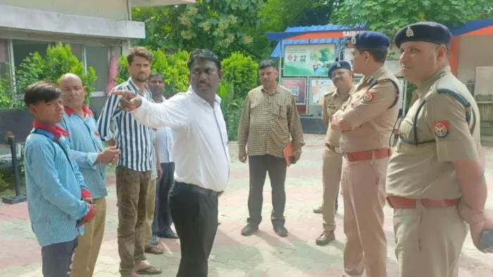 आइजी ने प्रभारी एसपी के साथ घटना स्थल की जांच की। -जागरण