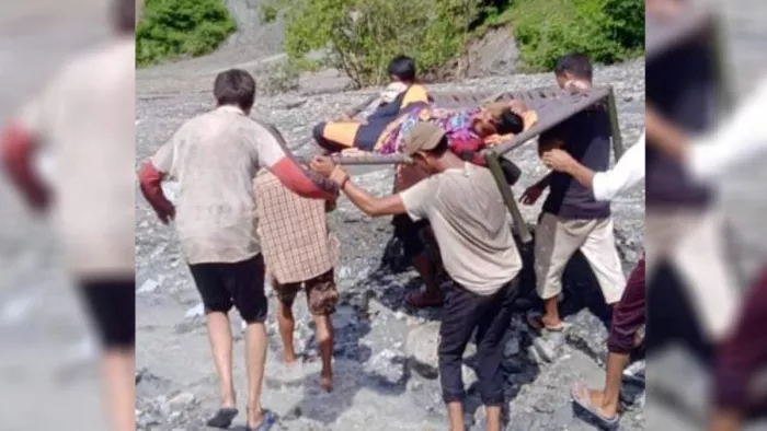 यमकेश्वर बुकंडी में भूस्खलन से मार्ग बंद होने पर समय से उपचार न मिलने से हुई युवक की मौत