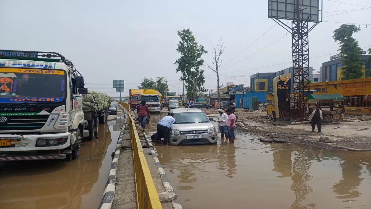 Sonipat Traffic Advisory: सोनीपत में मरम्मत की बजाय बंद कर दी NH-44 की सर्विसलेन, इन रास्तों का करें इस्तेमाल