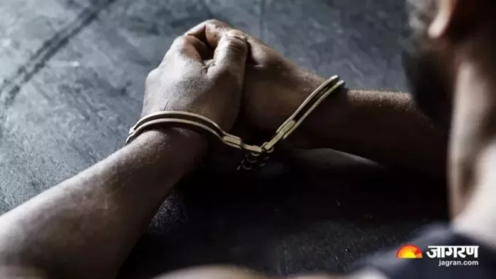 Delhi Crime: एक युवक को पिस्टल के साथ पुलिस ने धर दबोचा। फाइल फोटो