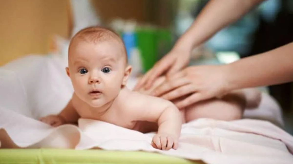 ये 5 सबसे बेस्ट बॉडी Massage Oil बनाते हैं बच्चों की डड्डियों को मजबूत, रखते है त्वचा को कोमल