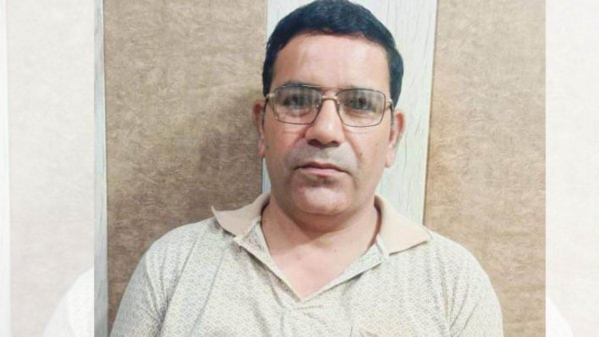 lekhpal arrested while taking bribe of ten thousand rupees anti corruption saharanpur team action in tehsil sadar