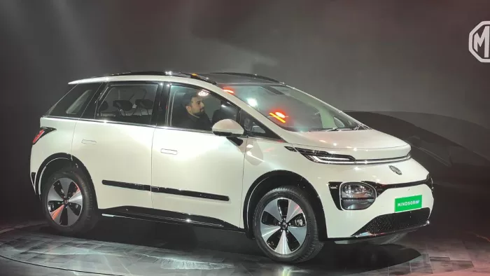 MG Windsor EV को भारतीय बाजार में किस कीमत और फीचर्स के साथ लाया गया है। आइए जानते हैं।