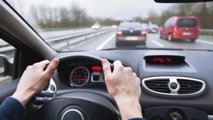 Car Tips for Long Drive: कार से लंबे सफर पर जाने से पहले इन बातों का रखें ध्यान।