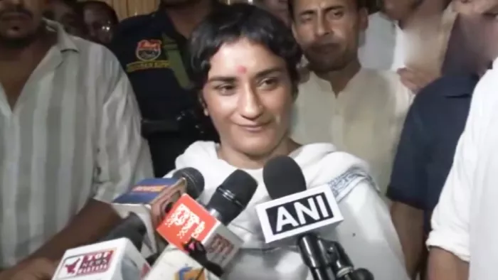 Vinesh Phogat News: विनेश फोगाट ने जुलाना विधानसभा सीट से भरा नामांकन