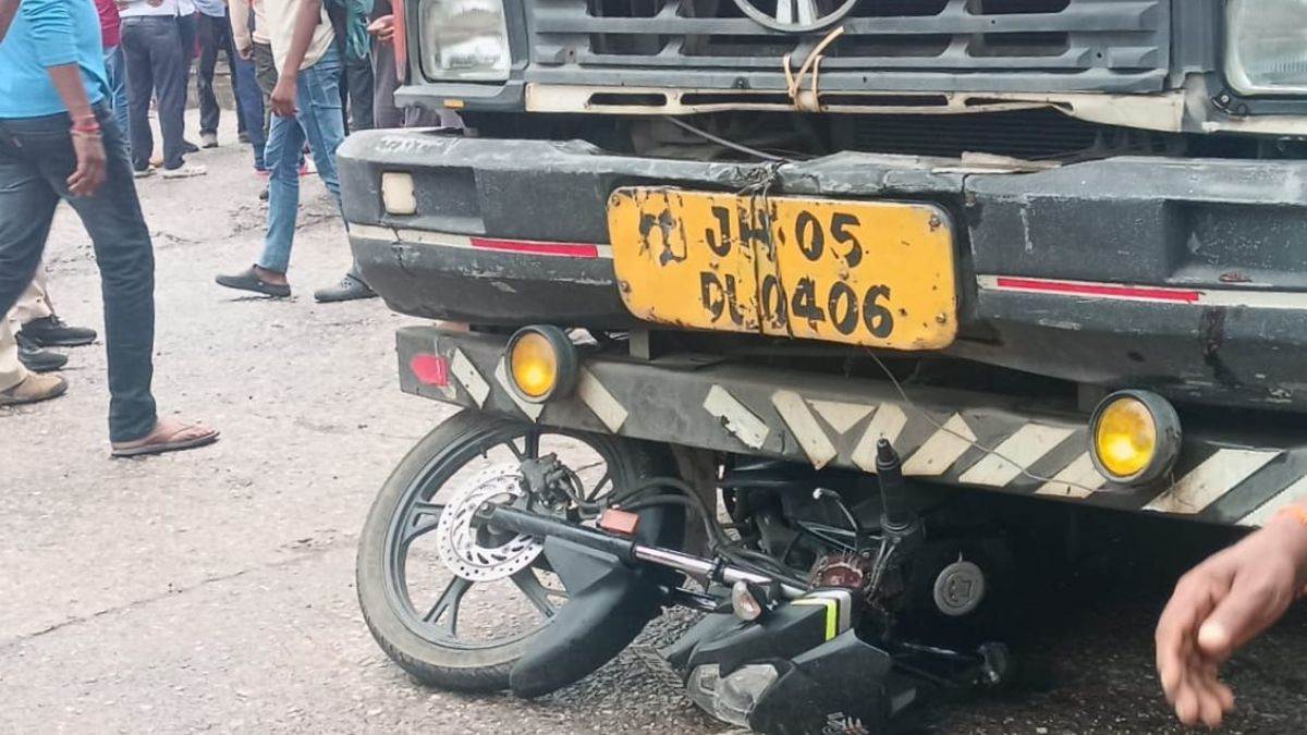 https://www.jagranimages.com/images/newimg/11092025/11_09_2025-bokaro_accident_24043387.jpg