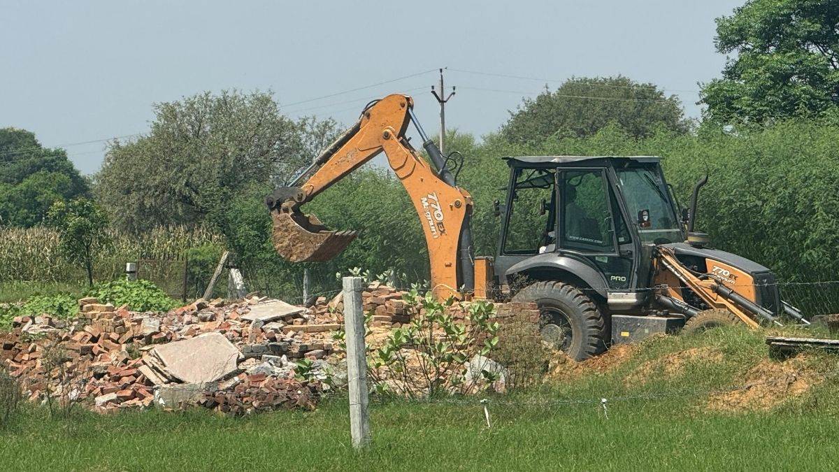 https://www.jagranimages.com/images/newimg/11092025/11_09_2025-bulldozer_action_80_24043430.jpg