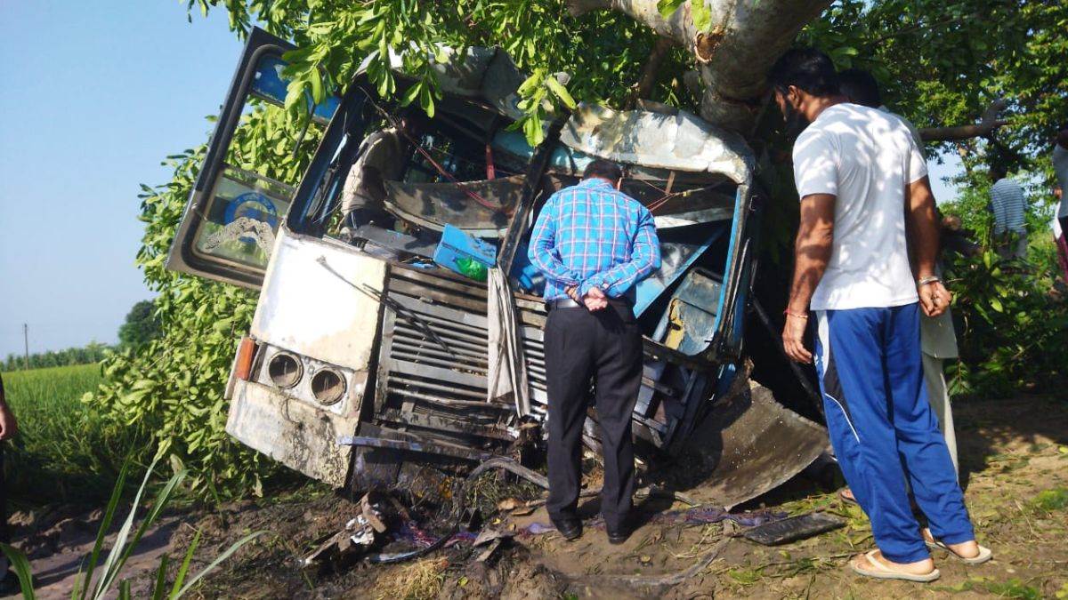 https://www.jagranimages.com/images/newimg/11092025/11_09_2025-bus_accident_24043194.jpg