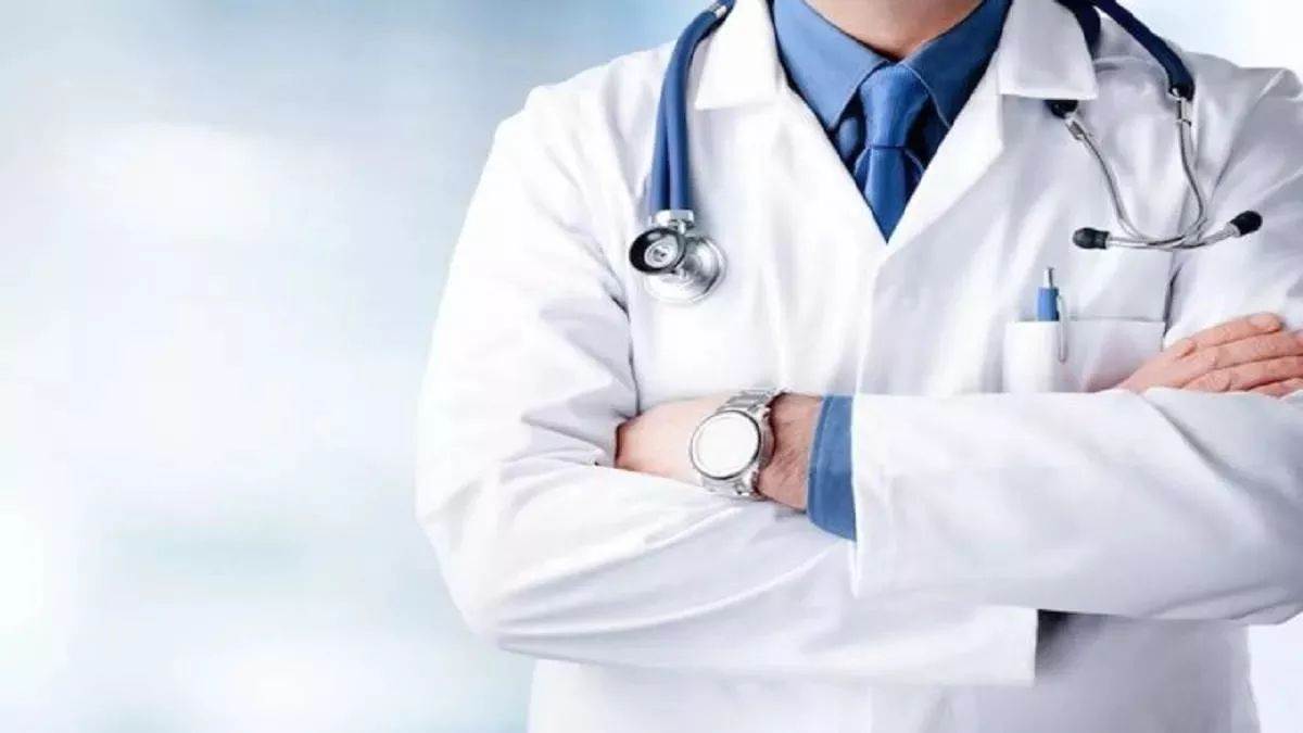 https://www.jagranimages.com/images/newimg/11092025/11_09_2025-doctor_24042914_7511958.jpg