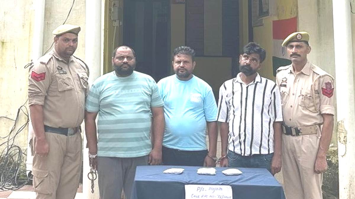 https://www.jagranimages.com/images/newimg/11092025/11_09_2025-drug_smuggling_in_jammu_24043531.jpg
