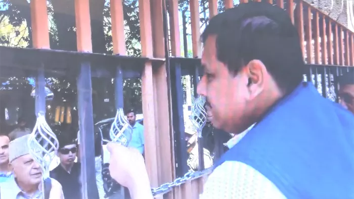 फारूक अब्दुल्ला ने संविधान की रक्षा पर जोर दिया।