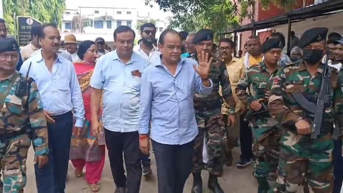 https://www.jagranimages.com/images/newimg/11092025/11_09_2025-irfan_ansari_in_court_capus_24043489.jpg