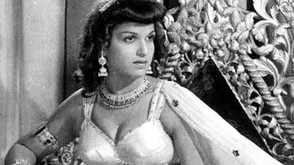 https://www.jagranimages.com/images/newimg/11092025/11_09_2025-kamini_kaushal_24043305.jpg