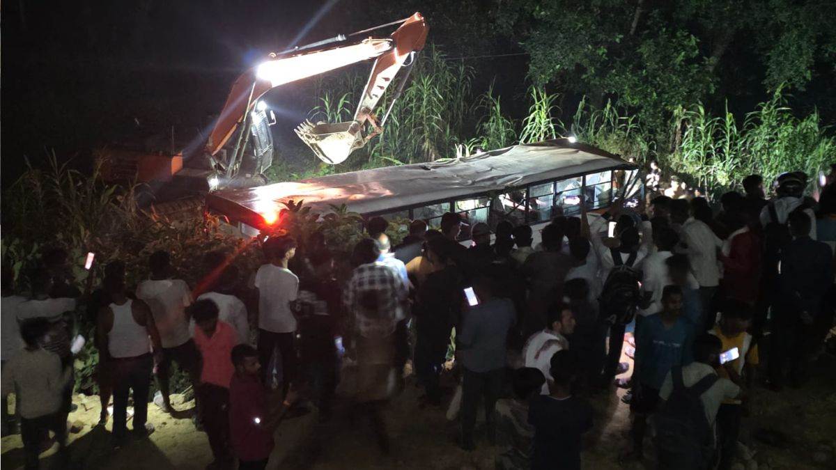 https://www.jagranimages.com/images/newimg/11092025/11_09_2025-lucknow_bus_accident_24043759.jpg