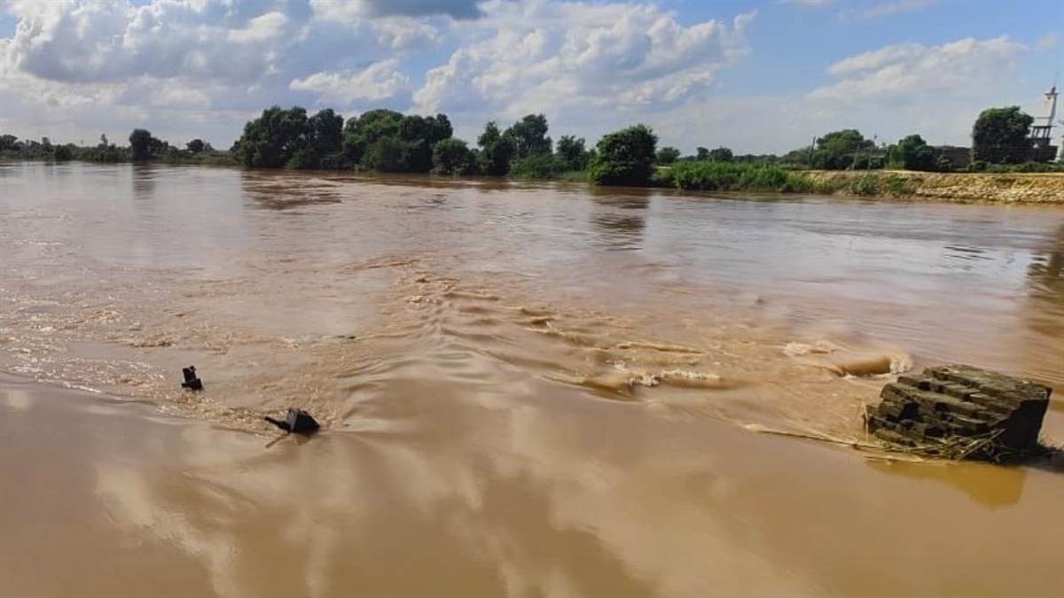 https://www.jagranimages.com/images/newimg/11092025/11_09_2025-punjab-flood_24042836_04151662.jpg