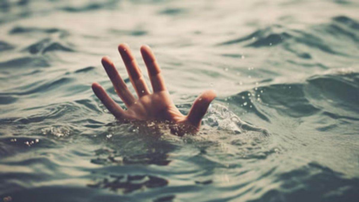 https://www.jagranimages.com/images/newimg/11092025/11_09_2025-suicide_in_yamuna_24042812.jpg