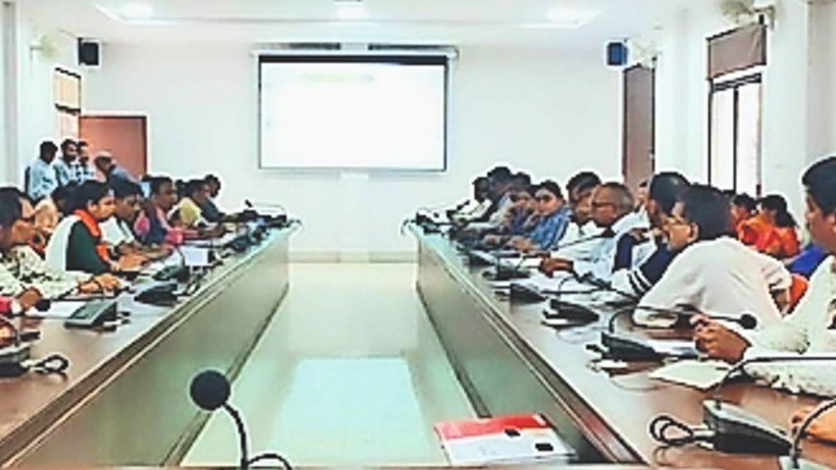 https://www.jagranimages.com/images/newimg/11092025/11_09_2025-training_24043173.jpg