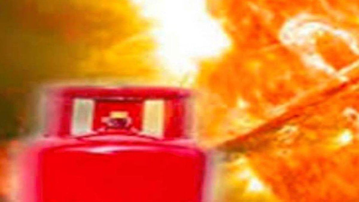 https://www.jagranimages.com/images/newimg/11092025/11_09_2025-una_lpg_fire_accident_24043071.jpg