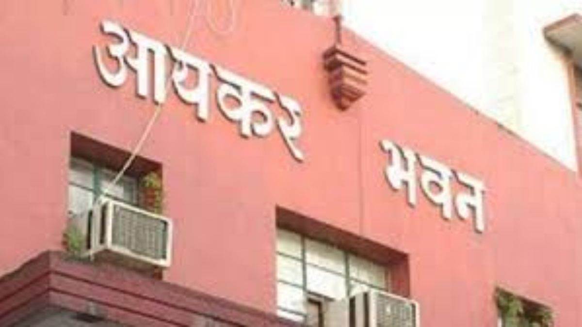 https://www.jagranimages.com/images/newimg/11092025/11_09_2025-up_income_tax_department_24043644.jpg