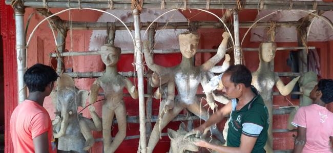 पथरगामा के बड़ी दुर्गा मंदिर में तांत्रिक पद्धति से होती पूजा