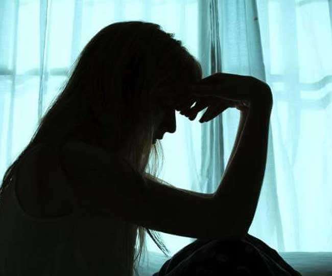 कोविड संक्रमण के दौरान लोगों में बढ़ गया तनाव। प्रतीकात्मक तस्वीर
