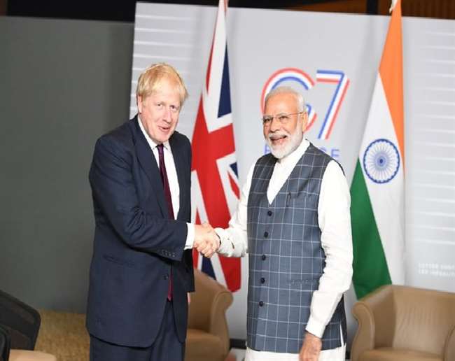 पीएम नरेंद्र मोदी ने सोमवार को विभिन्न मुद्दों पर ब्रिटेन के पीएम बोरिस जानसन से बातचीत की।