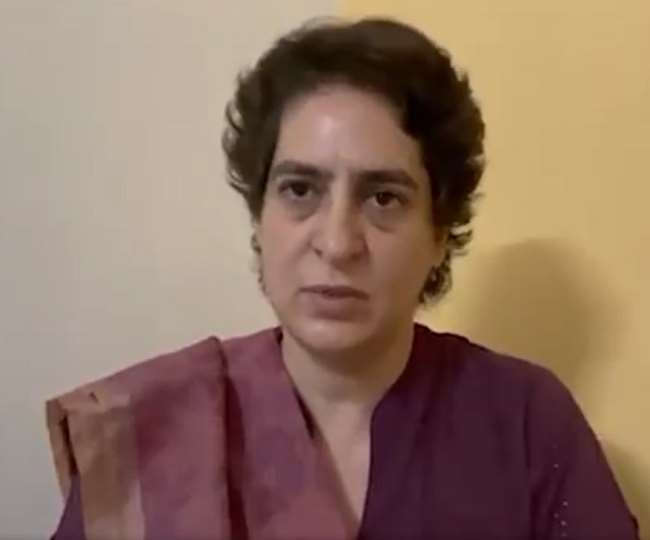 प्रियंका गांधी यूपी में मौन व्रत की कमान संभाल रही है।