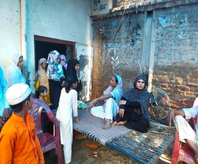 robbery in four house in sitapur leherpur area man and woman beaten for opposing