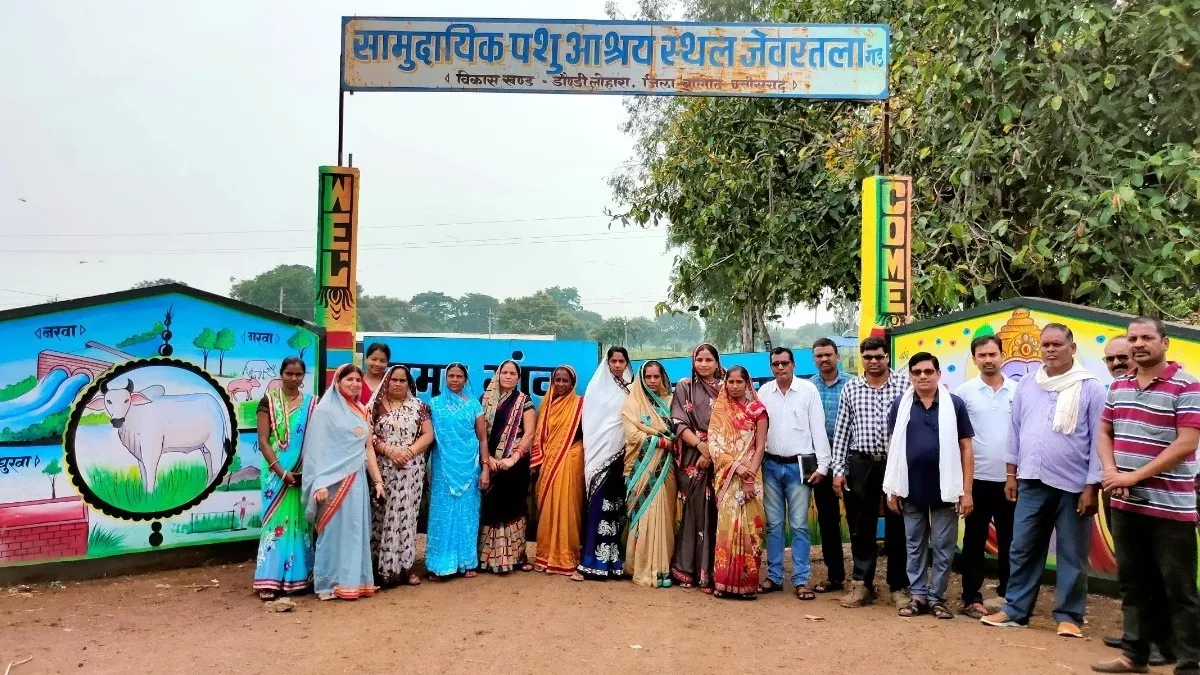 ग्रामीण अर्थव्यवस्था का साकार मॉडल बना जेवरतला का आदर्श गौठान, मूलक गतिविधियों से संवर रहा ग्रामीणों का जीवन