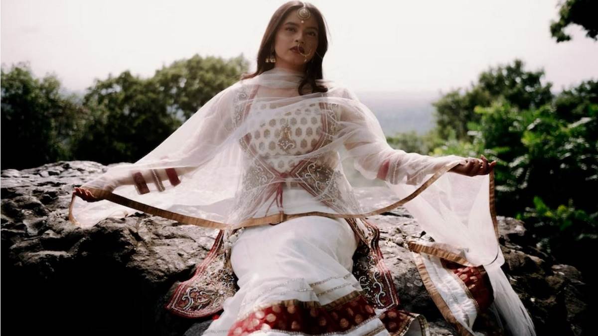Amazon sale 2022: इस diwali 2022 स्टाइलिश लुक पाना चाहती हैं तो खरीदें ये लेटेस्ट ट्रेंड के Best lehengas