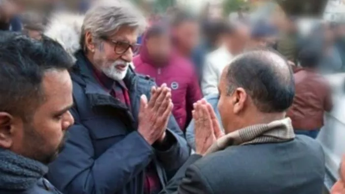 सदी के महानायक अमिताभ बच्चन मनाली में मुख्यमंत्री जयराम ठाकुर के साथ मुलाकात के दौरान।