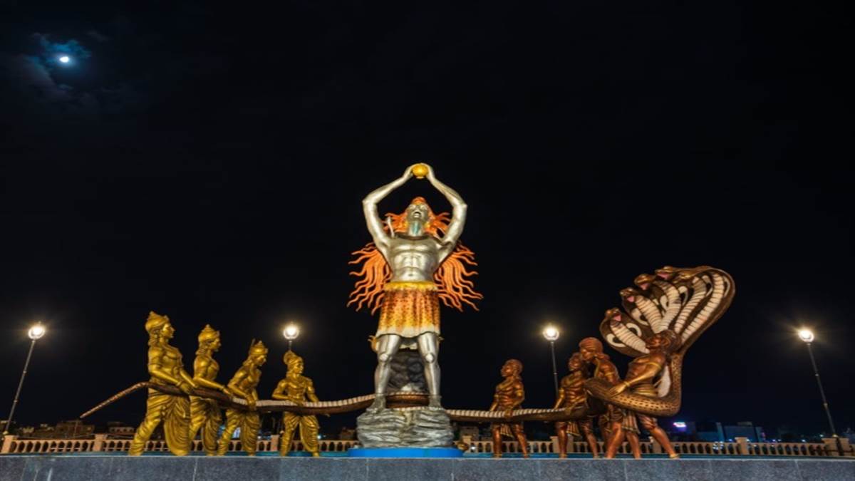 https://www.jagranimages.com/images/newimg/11102022/11_10_2022-mahakal_lokarpan_image_23132440_839251.jpg