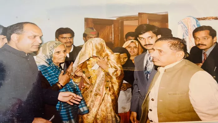 रक्षा मंत्री पद पर रहते हुए नरेंद्र भाटी के छोटे भाई के रिसेप्शन में आए थे मुलायम