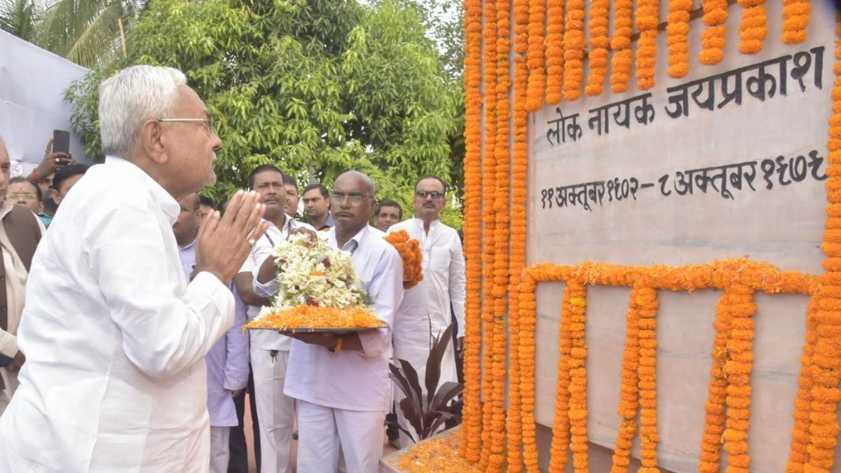 https://www.jagranimages.com/images/newimg/11102022/11_10_2022-nitish_jp-birth-anniversar_23132637_10555942.jpg