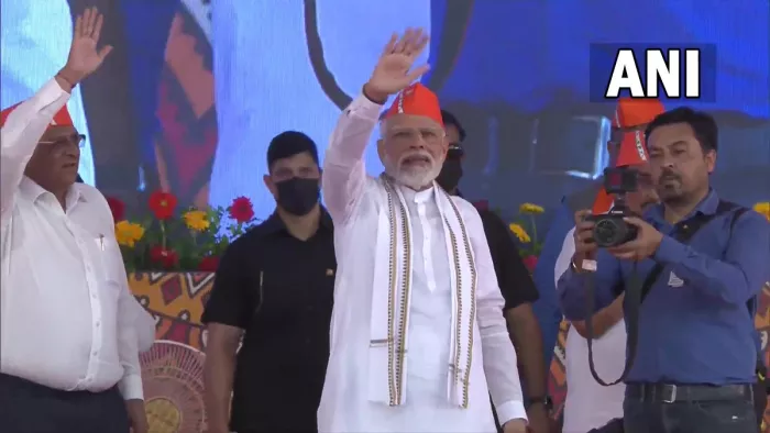 गुजरात के राजकोट में पीएम मोदी (फोटो सोर्स: एएनआइ)