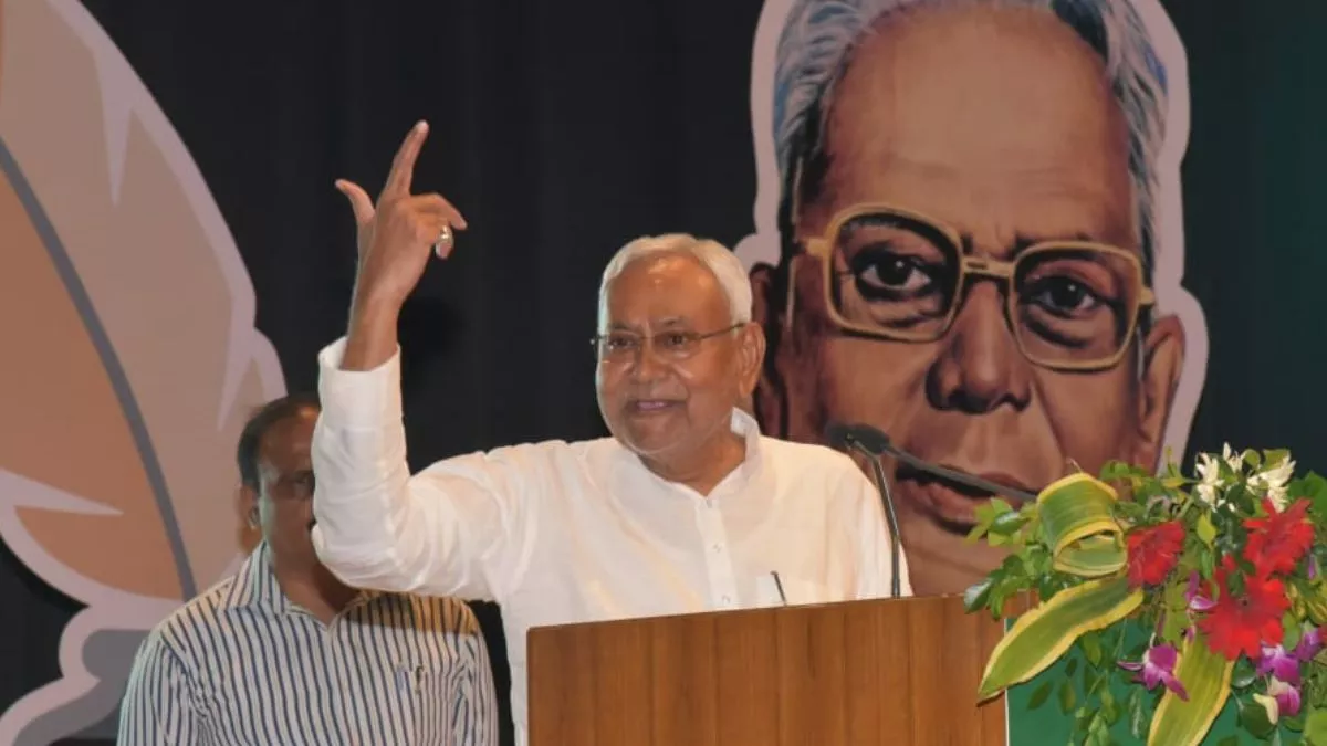 नीतीश ने जनता से पूछा, गांधी की हत्या किसने की? आवाज आई आरएसएस; कहा- इनसे बचकर रहिएगा - Bihar CM Nitish Kumar asked the public who killed Gandhi? Voice came RSS, Said-