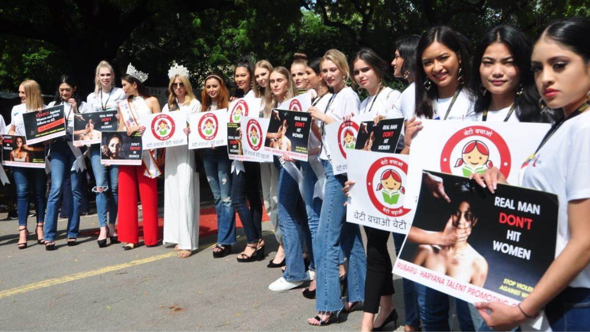 ncr models from 25 countries at jantar mantar raised voice against atrocities on women across world
