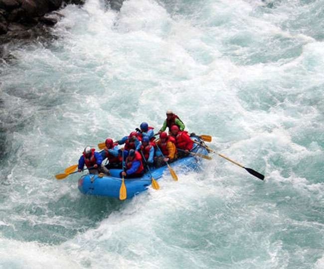Ran Raft Rishikesh News : राफ्टिंग के दौरान रोलर कोस्टर रैपिड में पलटी राफ्ट ...