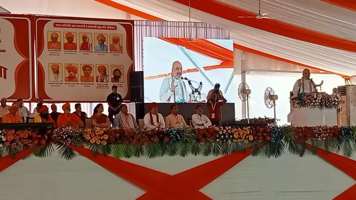 बाबा मस्तनाथ मठ कार्यक्रम में हिस्सा लेते अमित शाह और केंद्रीय मंत्री भूपेंद्र यादव