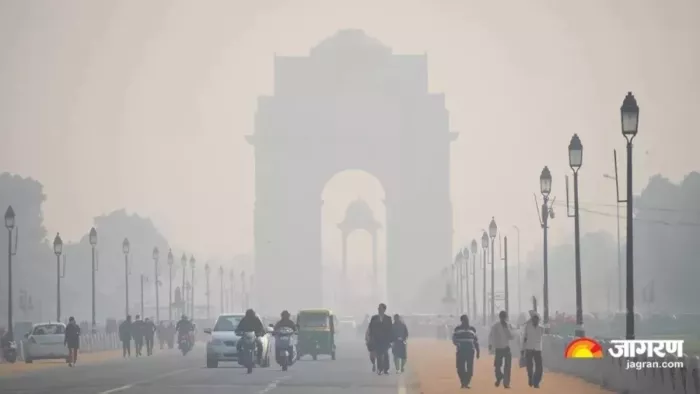 Delhi Weather Update: सुबह-शाम ठंड तो दोपहर में तेज धूप, बदलते मौसम में फिर होगी मानसून की वापसी