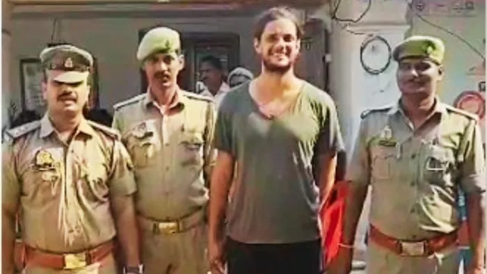 यूपी में गजब! बिजनेस वीजा पर आया फ्रांसीसी नागरिक।