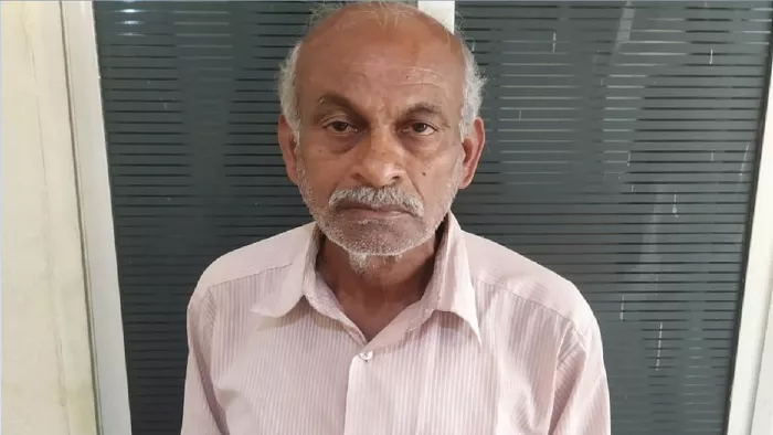 इंदौर में बुजुर्ग ने एक कैफे को आग के हवाले कर दिया
