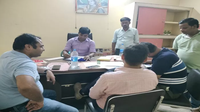 व्यापारी ने मौके पर ही जुर्माना व धरोहर राशि के रूप में 10 लाख राजस्व अदा कर दिया।